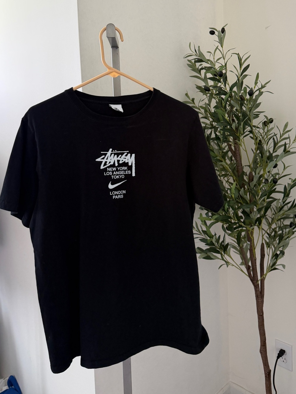 Nike x Stussy International T-shirt
Black L